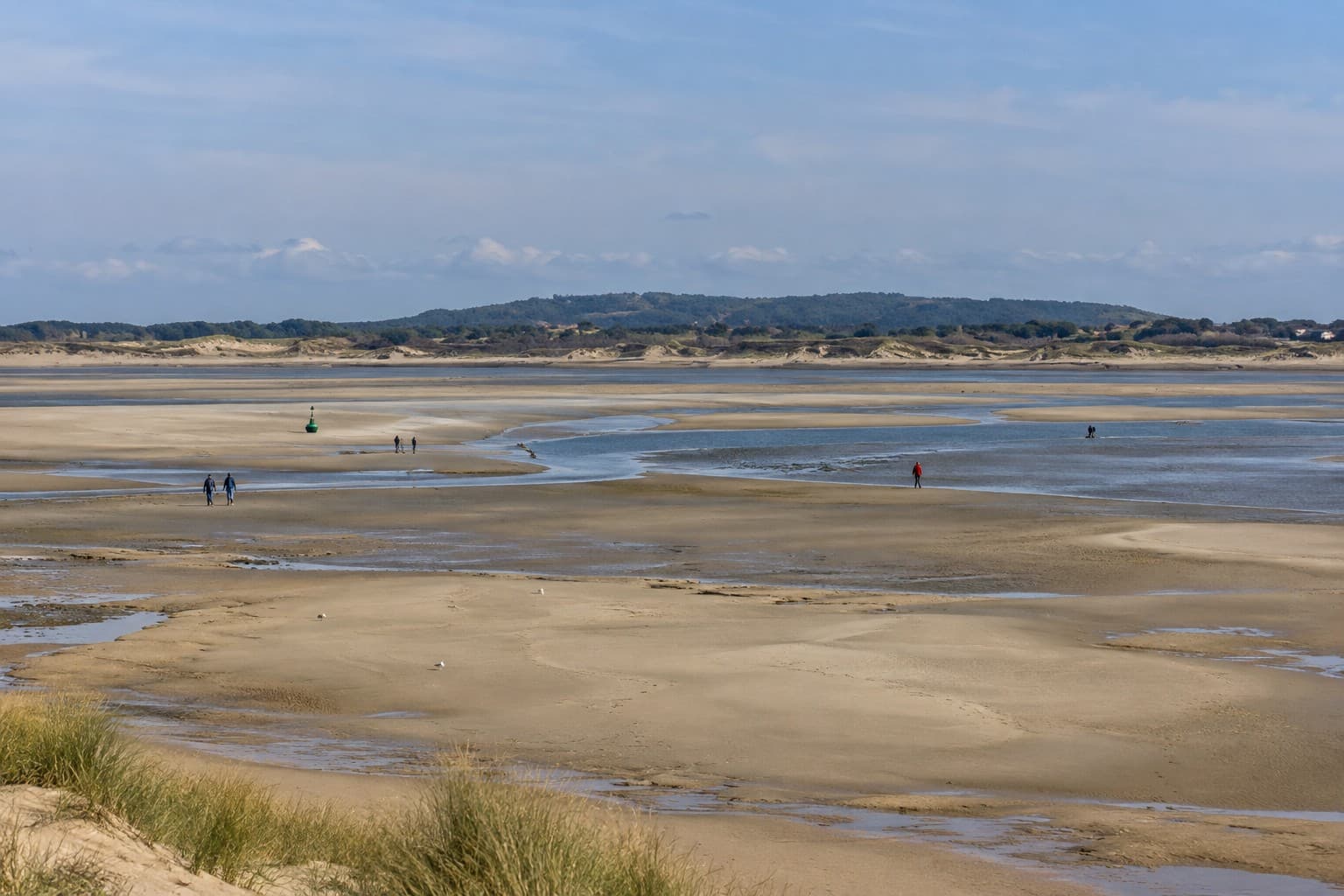 Baie de Canche à marée basse près d’Étaples-sur-Mer, avec chenaux et bancs de sable
